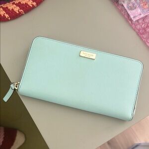 Kate Spade Green Wallet Sleek Design Zip-Around